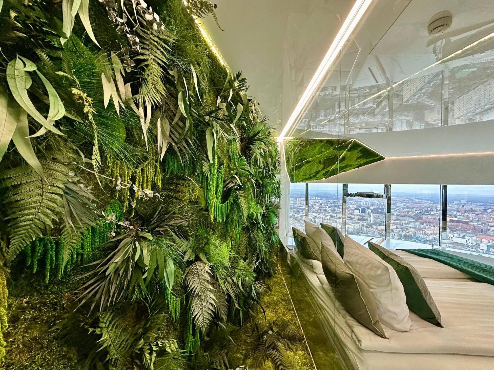 Apartamenty Sky Tower Z Jakuzzi Przy Oknie Вроцлав Екстериор снимка