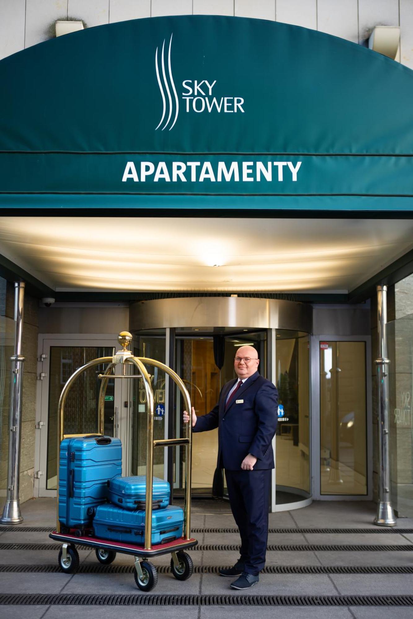 Apartamenty Sky Tower Z Jakuzzi Przy Oknie Вроцлав Екстериор снимка